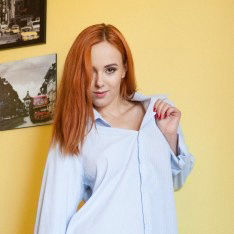 RealityLovers - Stunning Redhead Red Bird