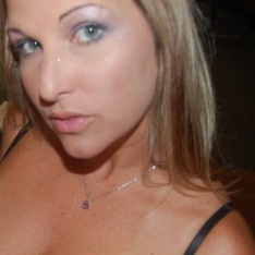 Sexy wife greeting the morning wood
