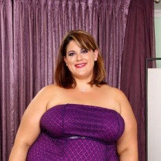 SSBBW Erin Green Takes Dick Deep Inside Her Plump Pussy