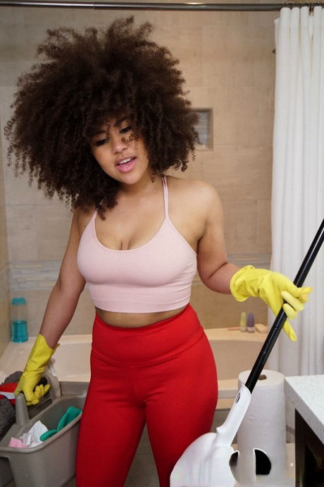 JMac Worships Nina Diaz’ Cameltoe Every Chance He Gets